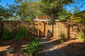 <B>courtyard</b>- a peaceful place to enjoy the beautiful pacific nw